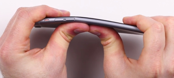 Apple iPhone 6 Plus bends in your pocket and in your hands