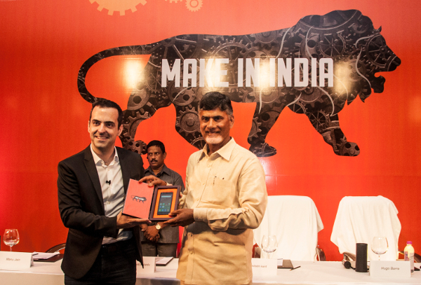 Hugo Barra, Vice President, Xiaomi Global and Honourable Chief Minister of Andhra Pradesh, Shri Nara Chandrababu Naidu unveling India manufactured Redmi 2 Prime.jpg