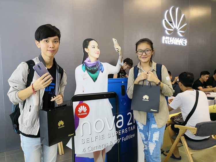 Huawei Nova 2i Aurora Blue edition debut a success