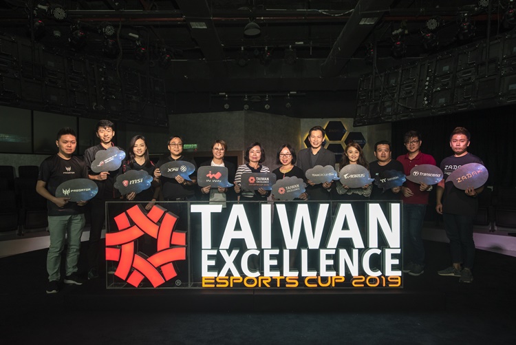 Sponsors, Malaysian Reps, Taiwan Excellence VIPs.jpg
