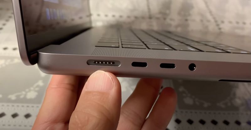 macbookpro_ports1.jpg