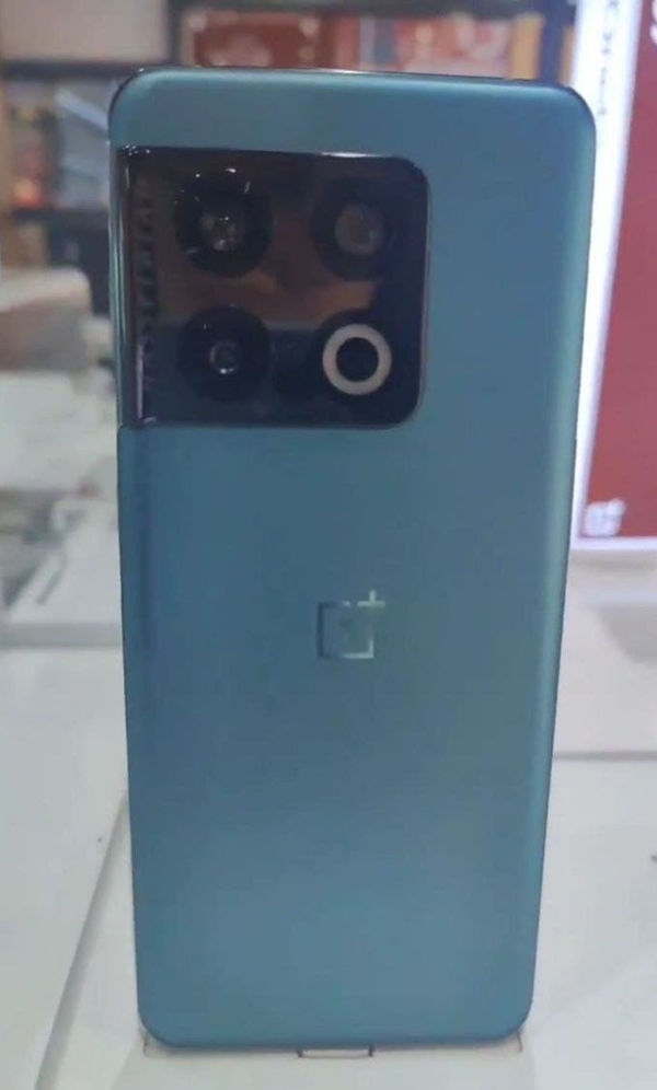 OnePlus 10 1.jpg