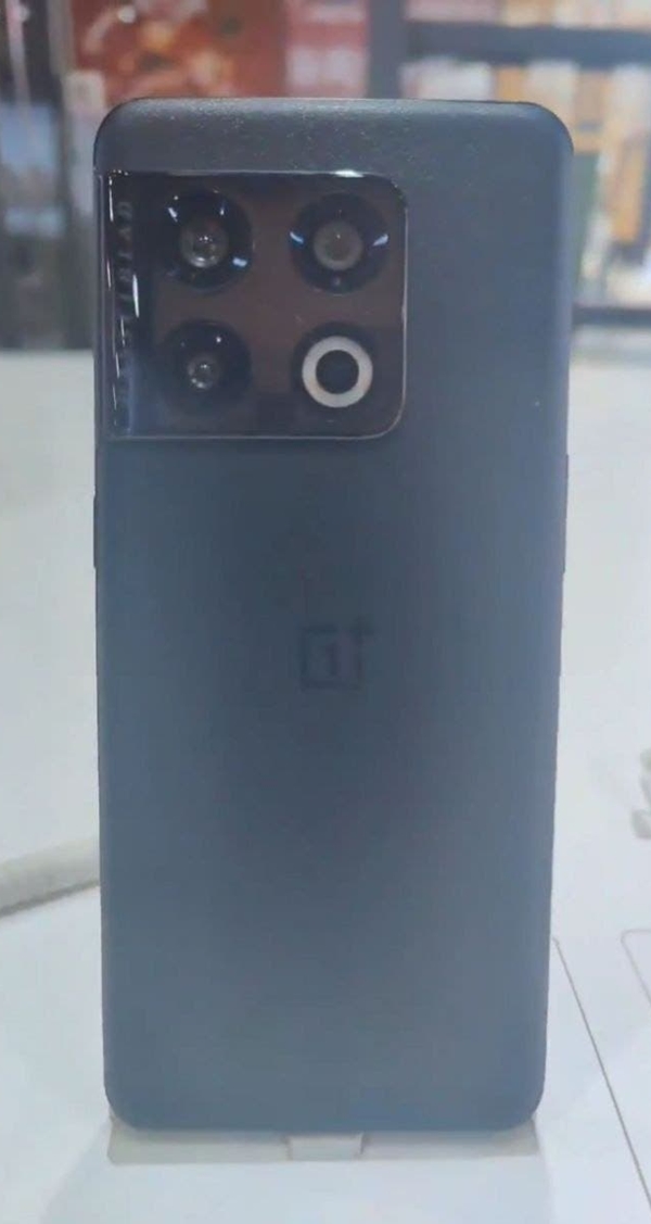 OnePlus 12 live images give us a real-life look at the device ahead of  tomorrow's launch, more features confirmed