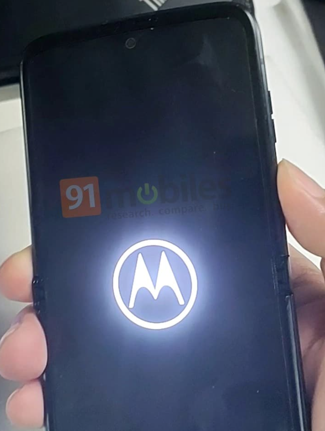 Motorola Razr 3 Snapdragon 8+ Gen 1 3.png