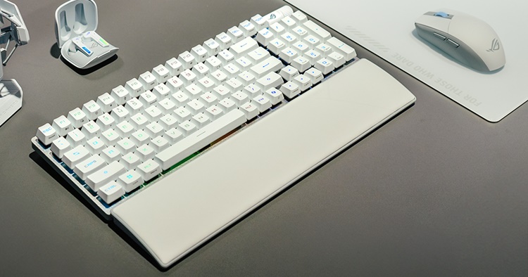 ROG Moonlight White.jpg