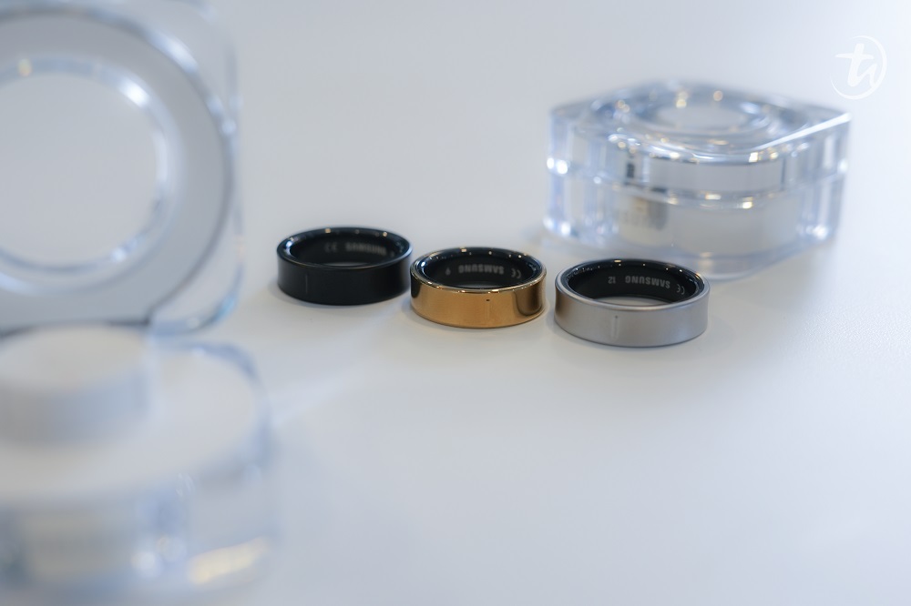 galaxyring_titaniumcolours2.jpg