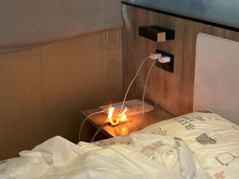 powerbankonfire.jpg