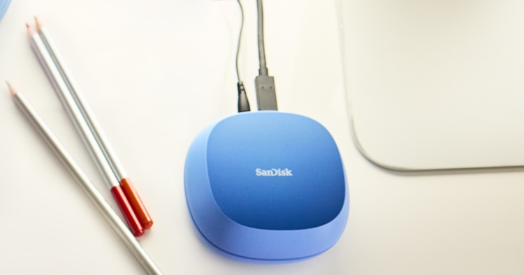 SNDK_Creator_Desk_Drive_Lifestyle_Image_8_LR.jpg
