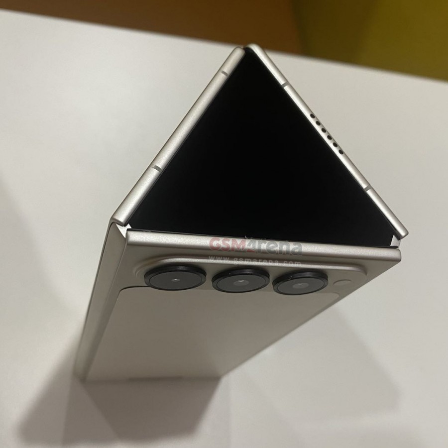 tecno_trifold.jpg