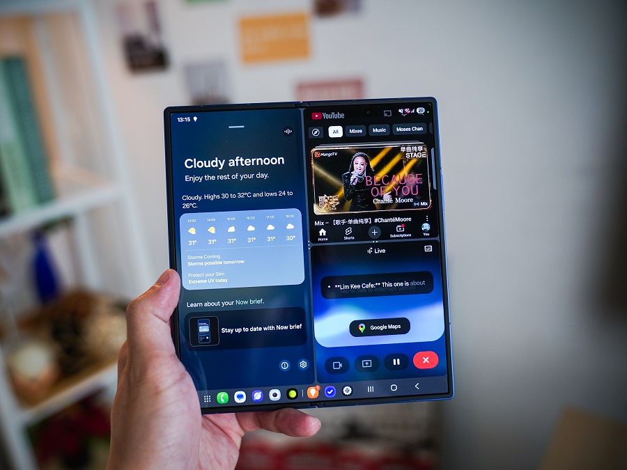 galaxyzfold7_unfolded.jpg
