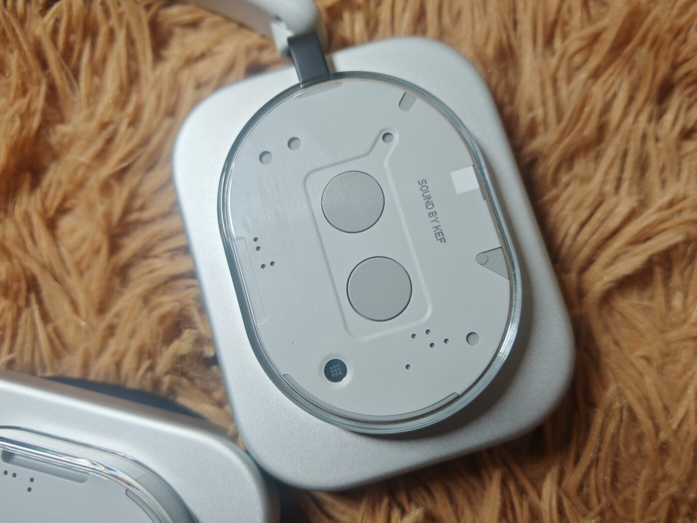 headphone1_left.jpg