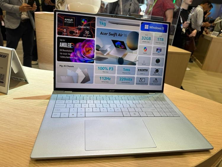 Acer Swift Air 16_Prod Showcase_2.jpg