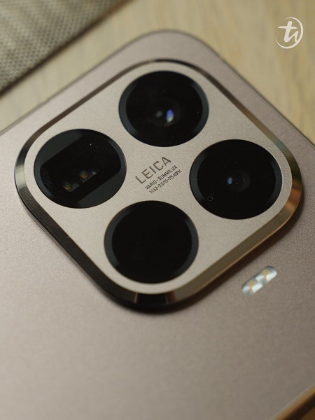 rearcameras_leica.jpg