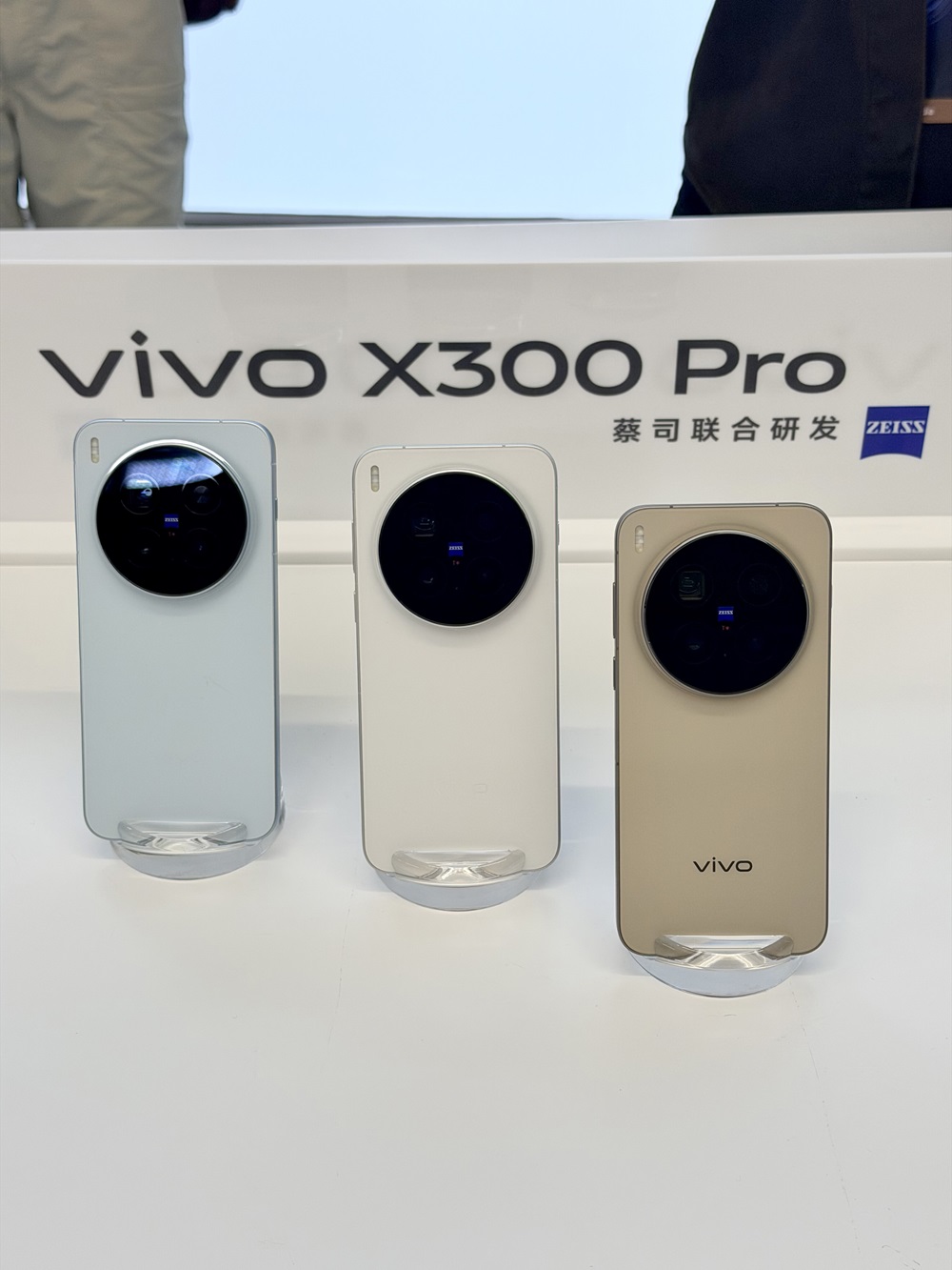 vivox300pro.jpg