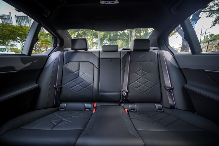 17. All-New Locally Assembled BMW i5 eDrive40 M Sport Pro.jpg