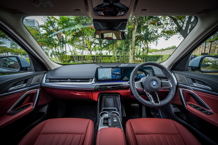 16. All-New BMW iX1 eDrive20L M Sport.jpg