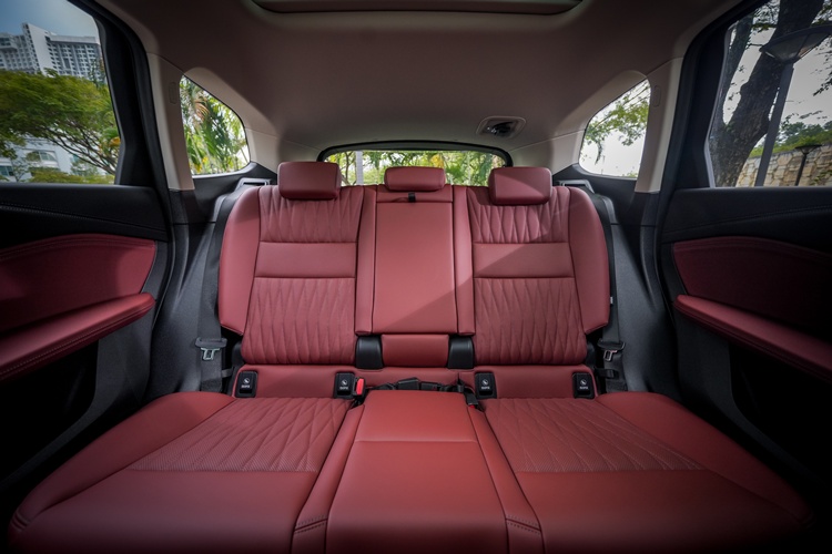 17. All-New BMW iX1 eDrive20L M Sport.jpg