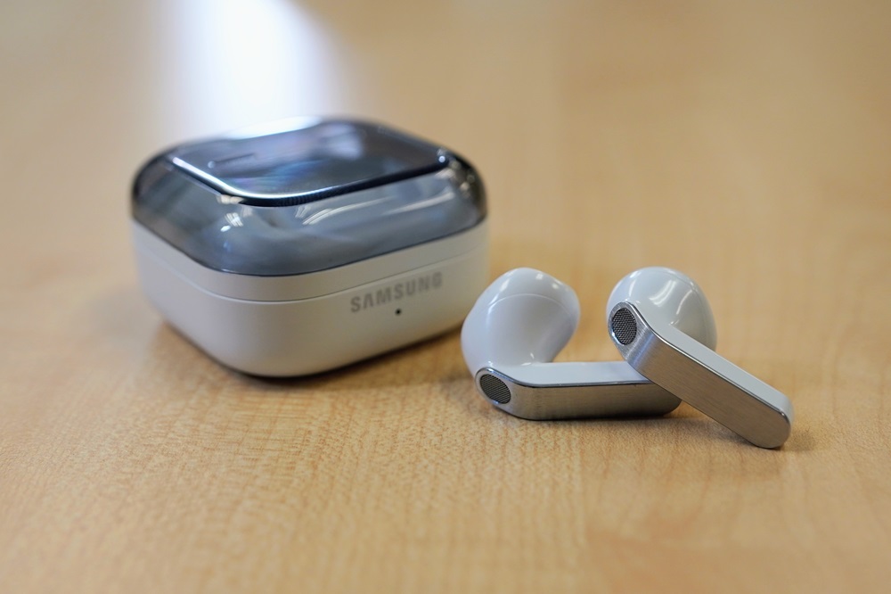 case_earbuds.jpg