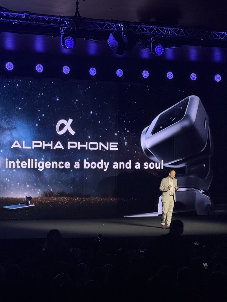 robotphone1.jpg