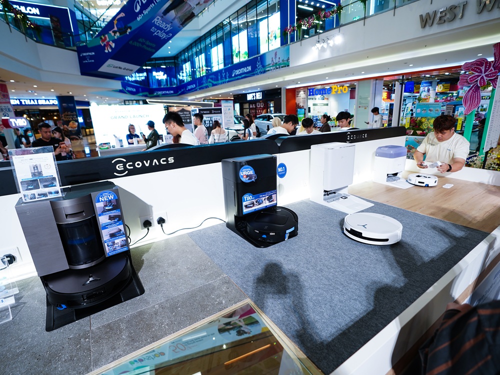ecovacs_launchdemo.jpg