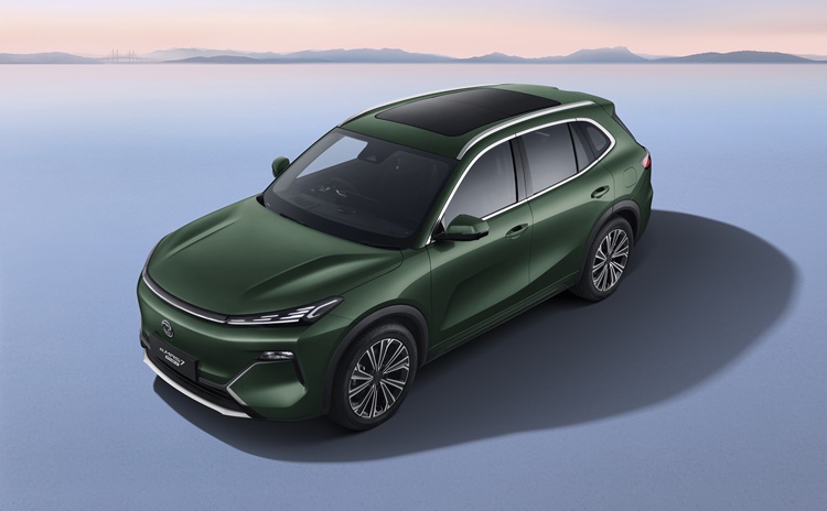 Emas7 PHEV Quarter Front Left High Angle EmeraldGreen 03.jpg