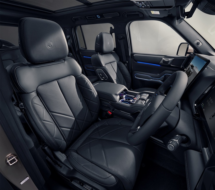 B8 Interior-1.jpg