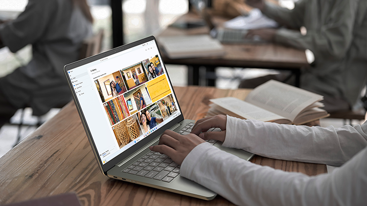Acer-Swift-Air-14-SFA14-I31-Lifestyle-03.png