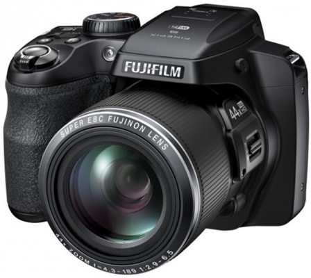 Fujifilm FinePix S8400W.jpg