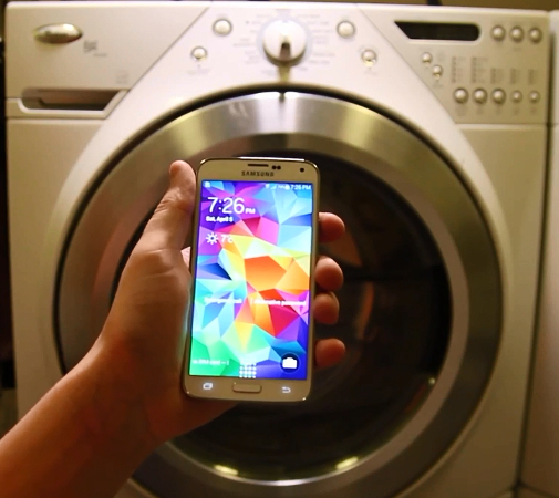 Samsung Galaxy S5 goes through extreme water tests!