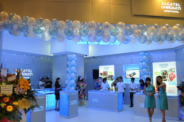 First Alcatel OneTouch concept store in Malaysia opens at Plaza Low Yat