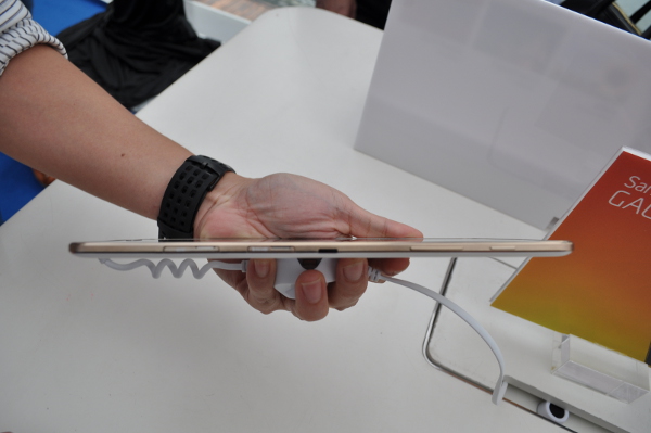 Samsung Galaxy Tab S hands-on 4.JPG