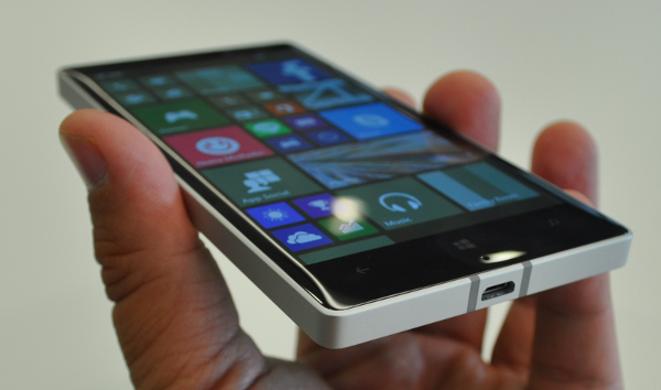 Nokia Lumia 930 hands-on 3.jpg