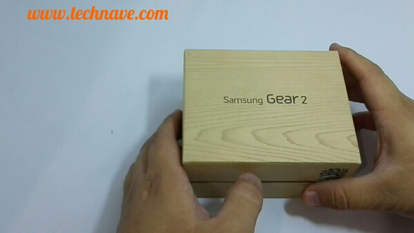Samsung Galaxy Gear 2 smartwatch unboxing