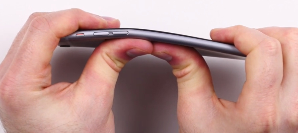 Apple iPhone 6 Plus bend test.jpg