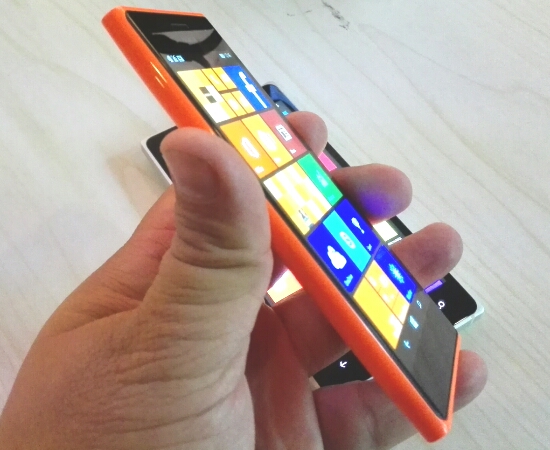 Nokia Lumia 735 hands-on 6.jpg