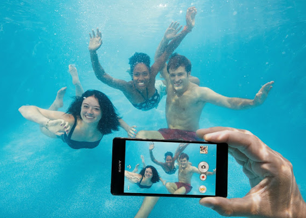 Sony Xperia Z3 underwater.jpg