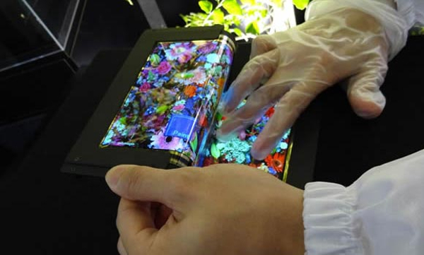 SEL shows off 8.7-inch flexible OLED touchscreen with Full HD 1080p resolution