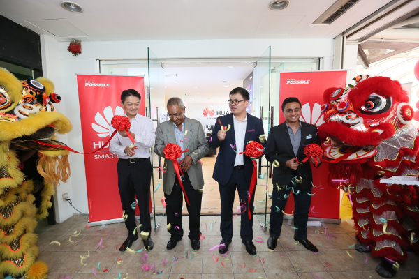 Huawei Malaysia launches 1st exclusive Customer Service Center in Plaza Berjaya