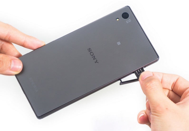 Sony Xperia Z5 teardown by iFixit