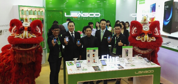LEAGOO Malaysia launches first Flagship store, 100 line-up to buy phones at RM9.90