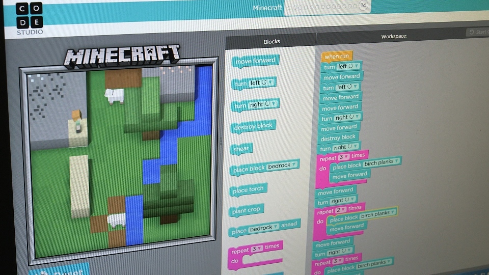 Hour of Code - Minecraft Tutorial Screenshot_s.jpg