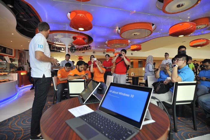 Participants attending the Windows 10 Treasure Hunt briefing at Coffee Planet.JPG