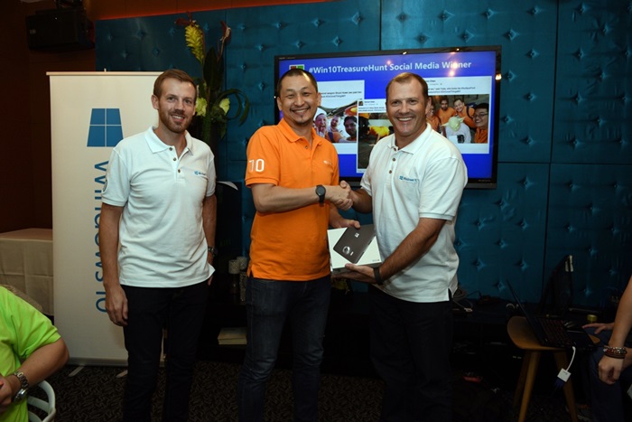 Vernon Chan winning the social media popularity contest with Bruce Howe (R) presenting the Lumia 950 to him, and Andres Sirel (L) looking on.JPG