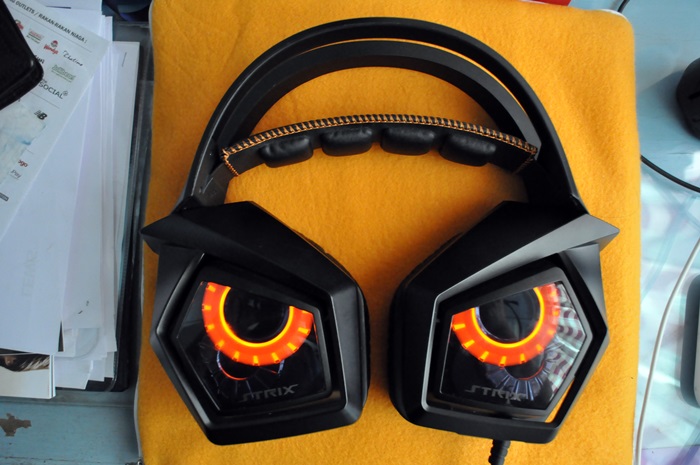 Asus Rog Strix 7 1 Gaming Headset Hands On Video Technave