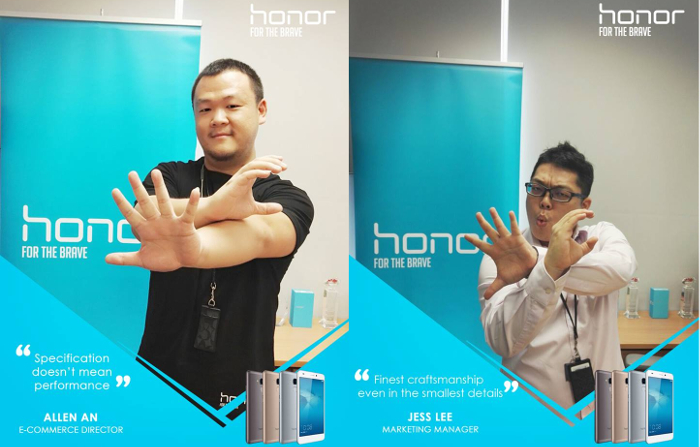 honor 5c pose.jpg