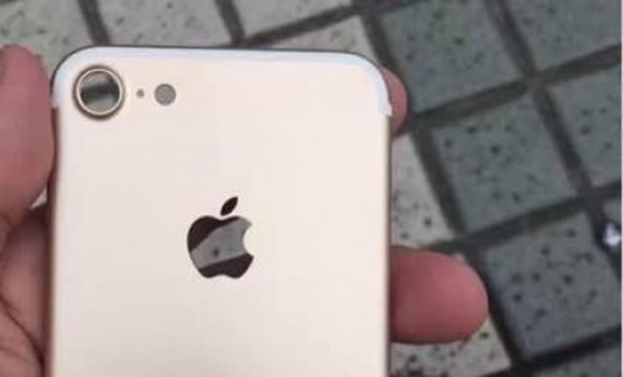 Rumours: iPhone 7 design complete and spotted in public?