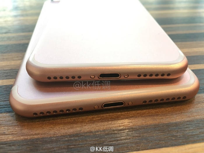 Rumours: New leaked Apple iPhone 7 photos showing absent 3.5mm headphone jack