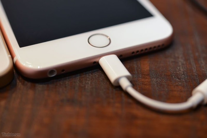 Rumours: New Apple Lightning adapter video appears, and pre-order date revealed?