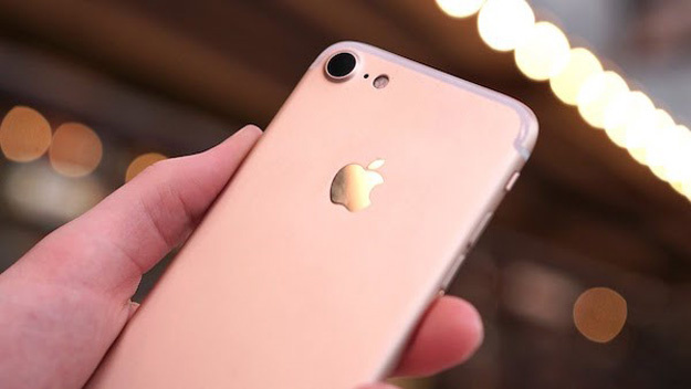 Rumours: Apple iPhone 7 in action caught on video