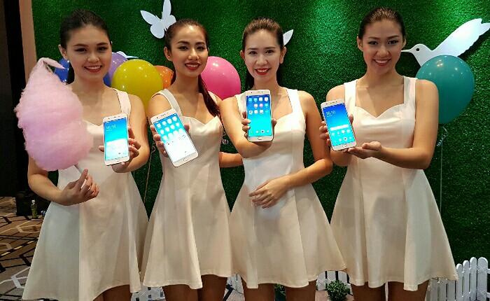 oppo girls.jpg